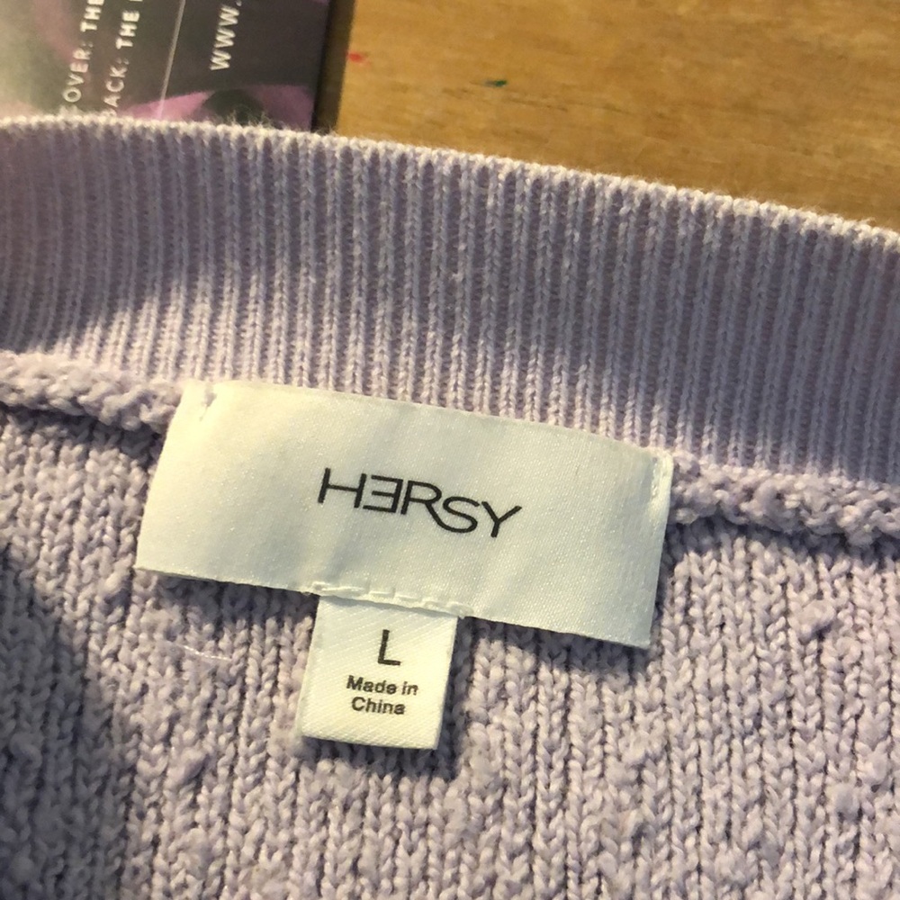 Hersy lavendar nubby sweatshirt with wide Henley shoulder seams. Modern crewneck - Picture 7 of 9